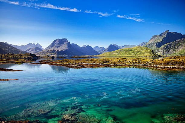 lofoten, paesaggio, ramberg, norvegia - norway lofoten and vesteral islands sea mountain range foto e immagini stock