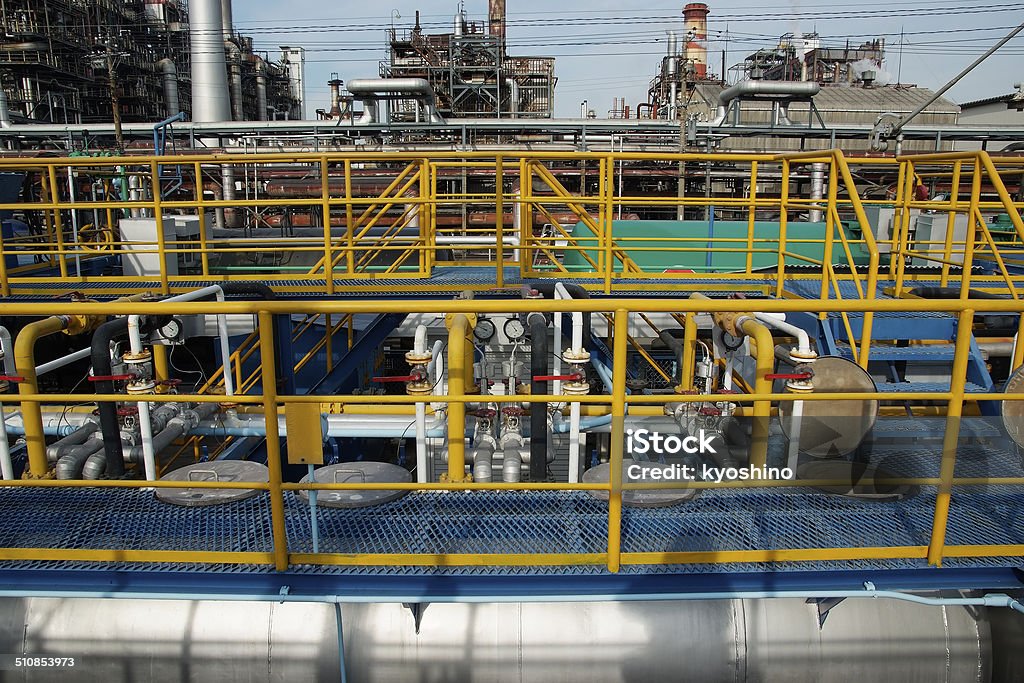 メンテナンスの化学タンク - ガス精製所のロイヤリティフリーストックフォト