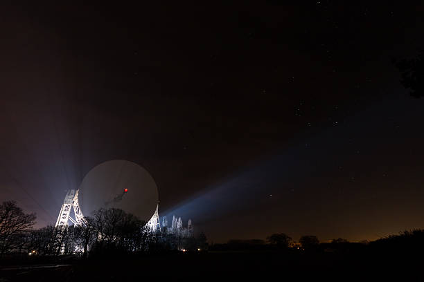 aeropuerto lovell telescopio radio, jodrell bank observatorio - jodrell bank radio telescope dish cheshire astronomy telescope observatory fotografías e imágenes de stock