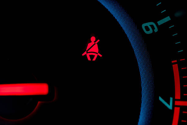 cintura icona su il cruscotto di un'auto - warning sign seat belt foto e immagini stock