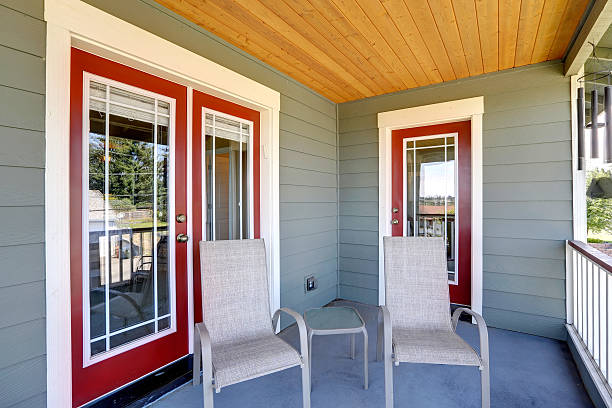 istock Entrance porch with chairs 510873175