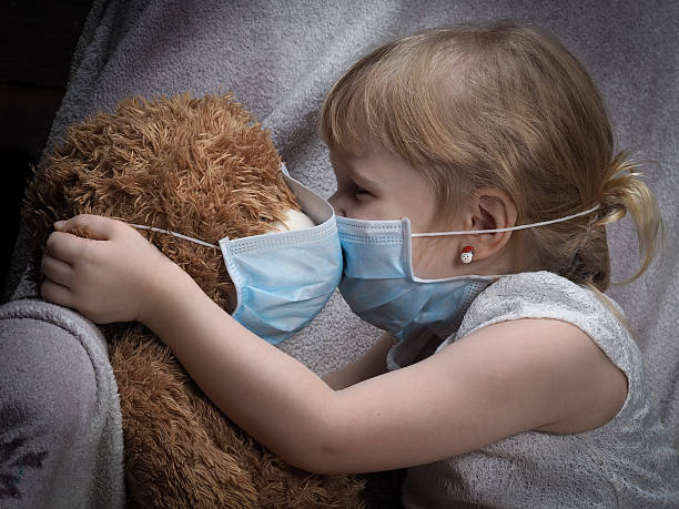 istock Kiss through the medical mask 510924208