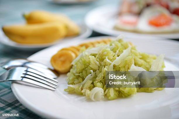 잘게 찢은 쌀 낟알 코코넛 고등어 바나나 Thaifood 0명에 대한 스톡 사진 및 기타 이미지 - 0명, 갈기갈기 찢어진 ...