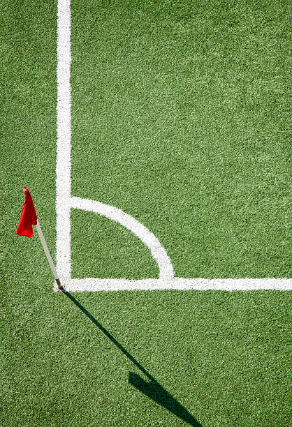 boisko do piłki nożnej i róg flaga - narożnik boiska zdjęcia i obrazy z banku zdjęć