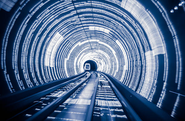 tunnel de lumière - train tunnel photos et images de collection