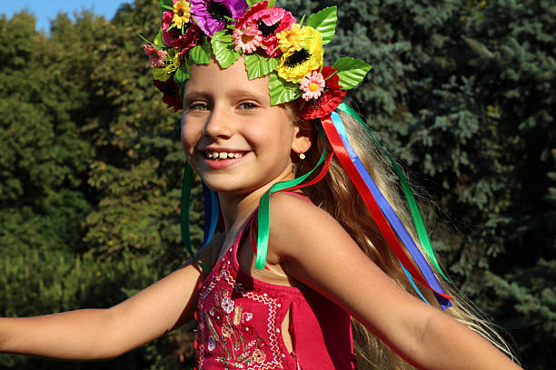 istock Little girl in wreath 510974863