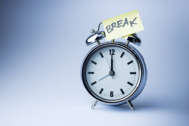 istock Alarm clock with sticky paper note on white background 510978311