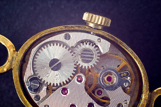 istock Analog clock metal mechanism close up 511009938