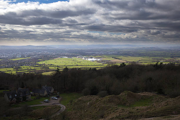 vista di cheltenham prese da cleeve hill dei cotswolds - macgillicuddys reeks foto e immagini stock