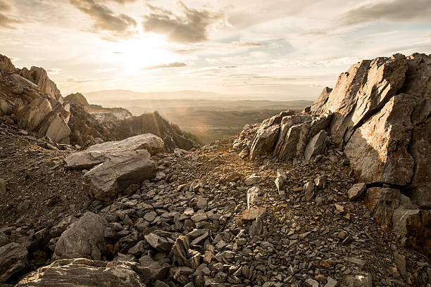 rocky mountain and sunset - 山谷 個照片及圖片檔
