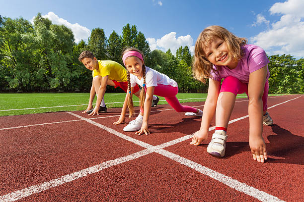 istock Three smiling children in ready position to run 511029795