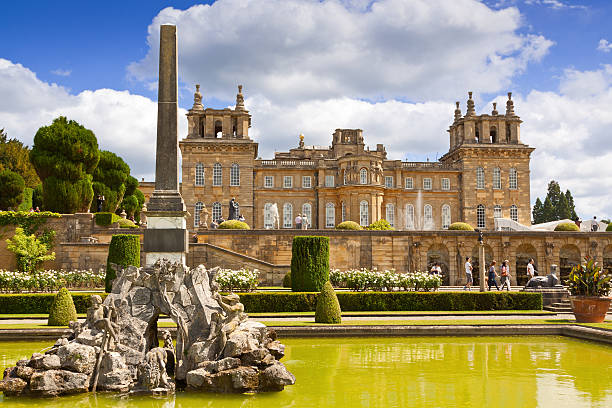 palácio de blenheim, woodstock, oxfordshire, inglaterra, reino unido. - blenheim - fotografias e filmes do acervo