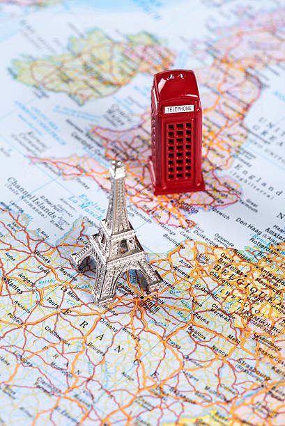 istock Map of Paris and London 511030072