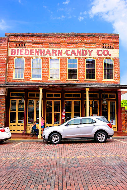 Biedenharn Candy Co and Coca Cola Museum in Vicksburg MS Vicksburg, MS, USA - June 8, 2015: The Biedenharn Candy Co and Coca Cola Museum building in the historic district of Vicksburg, Mississippi vicksburg stock pictures, royalty-free photos & images
