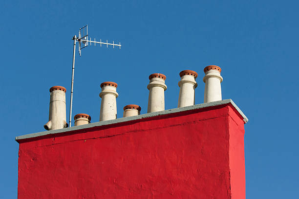 chimney töpfe - gable end stock-fotos und bilder