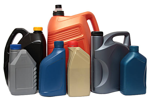 istock Plastic bottles from automobile oils isolated on white background 511054618