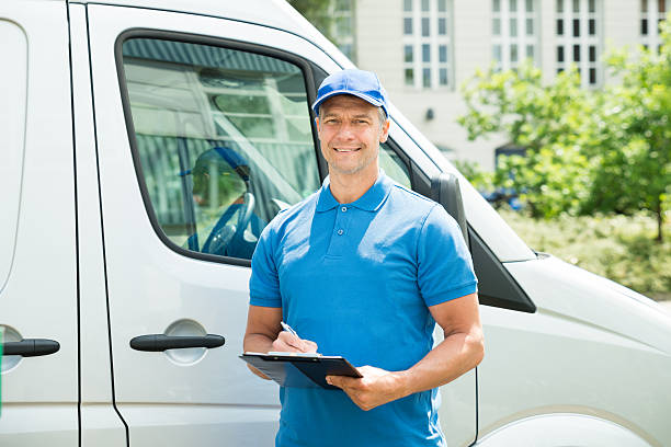 istock Worker In Front Of Truck Writing On Clipboard 511055088