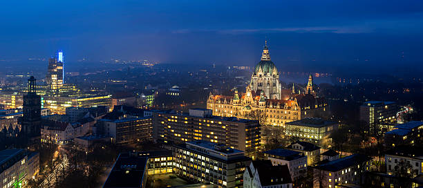 letecký pohled na hannover večer. - hannover - stock snímky, obrázky a fotky