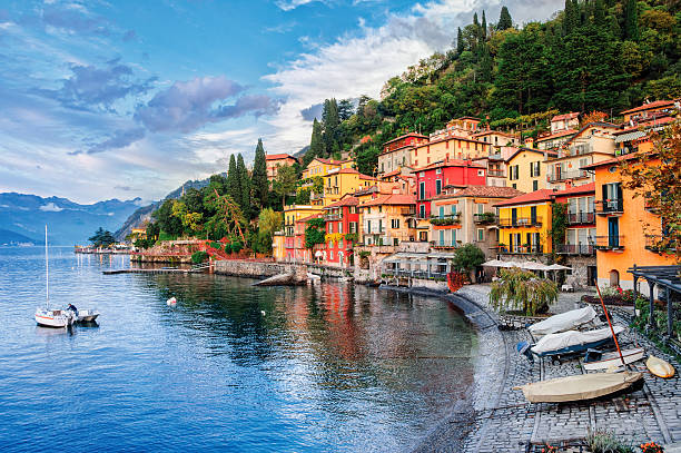città di menaggio sul lago di como, milano, italia - tourist resort lake italy scenics foto e immagini stock