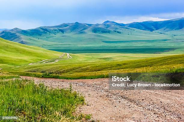 Bobinado Suciedad Pista En Mongolia Estepa Foto de stock y más banco de imágenes de Vía - Vía, Hierba - Pasto, Tosco