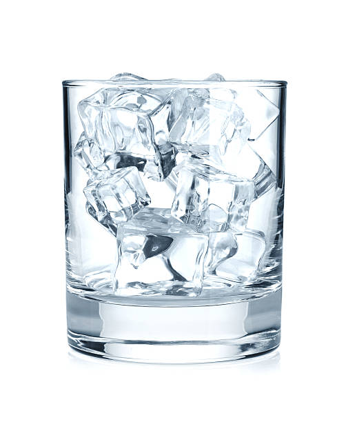 glas mit eiswürfeln - glass ice tonic water frozen stock-fotos und bilder