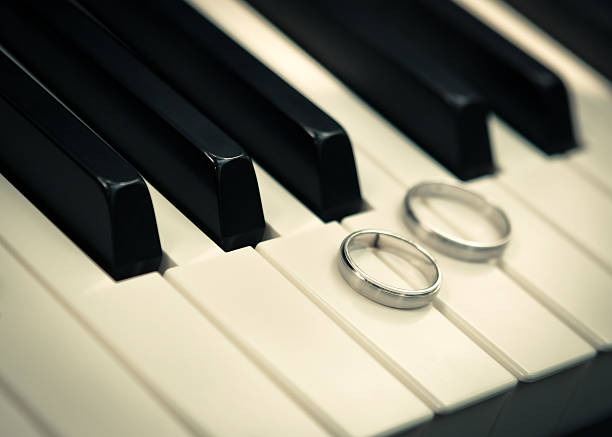 istock Piano and wedding rings 511059698