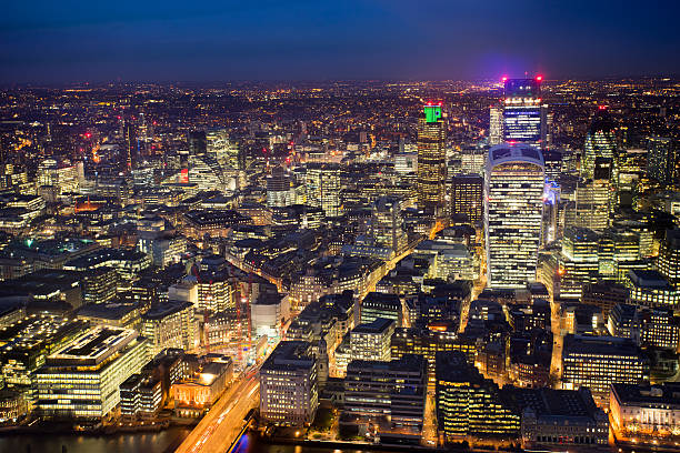 istock Business office building in London, England 511059770
