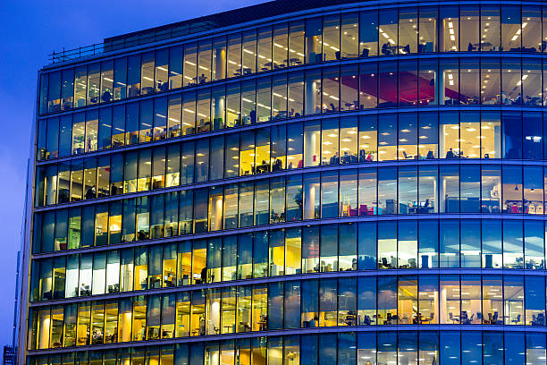 istock Business office building in London, England 511060670