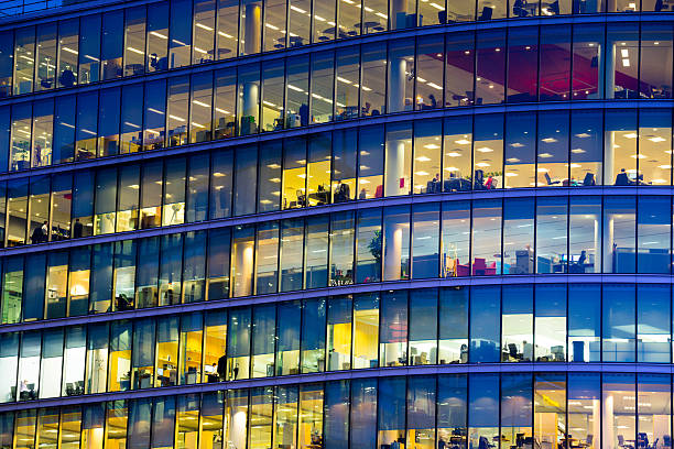 istock Business office building in London, England 511060708