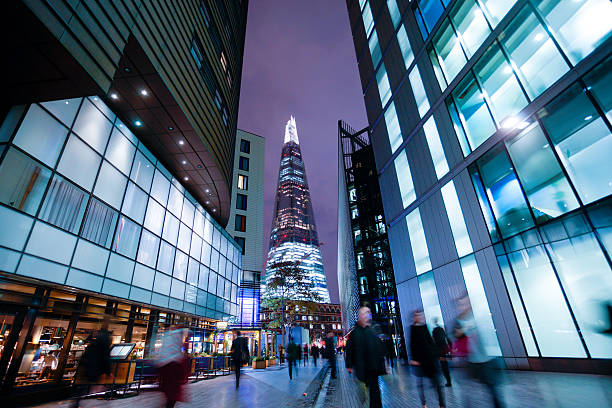 istock Business office building in London, England 511061646