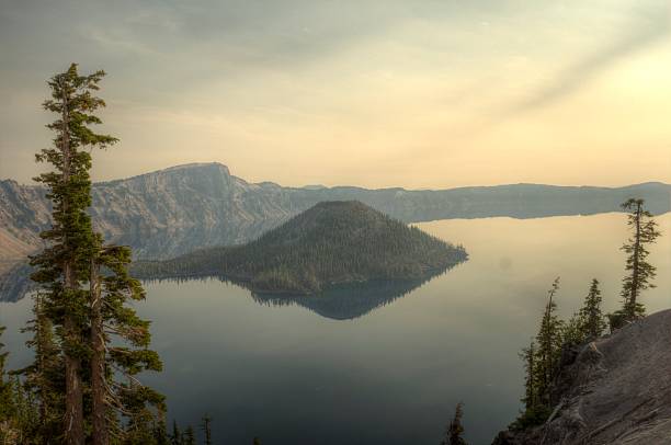 istock Wizard Island on Crater Lake at dawn 511093783