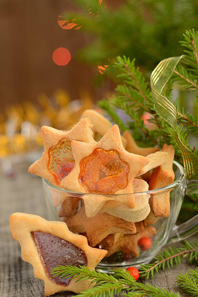istock Christmas cookies with caramel windows 511094169