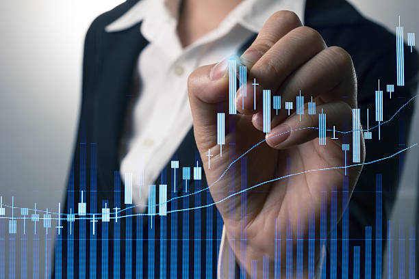 empresário escrever analisar gráfico para o mercado de comércio de estoque - diagram business writing women imagens e fotografias de stock