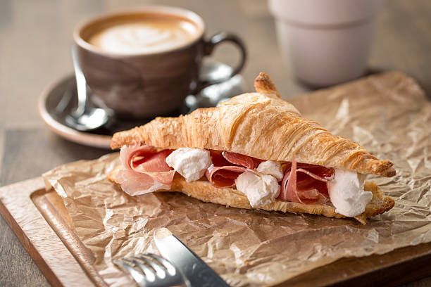 istock Croissant sandwich with ham and cream cheese 511113406