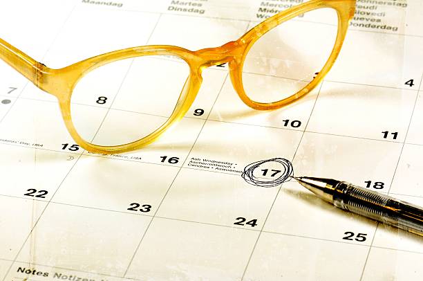 istock Calendar close up with glasses and pen 511115298