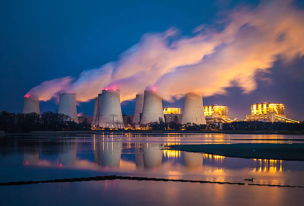 электростанция в ночь - climate change coal power station стоковые фото и изображения