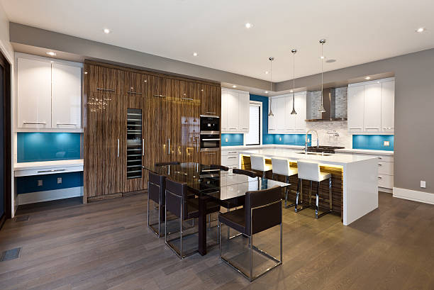 Kitchen Modern kitchen and dining area in new luxury house trishz stock pictures, royalty-free photos & images