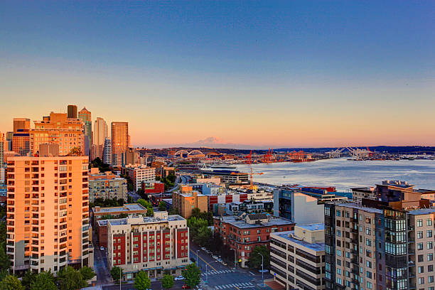 istock Scenic view of mountain Rainer during sunset. Downtown and port 511136589