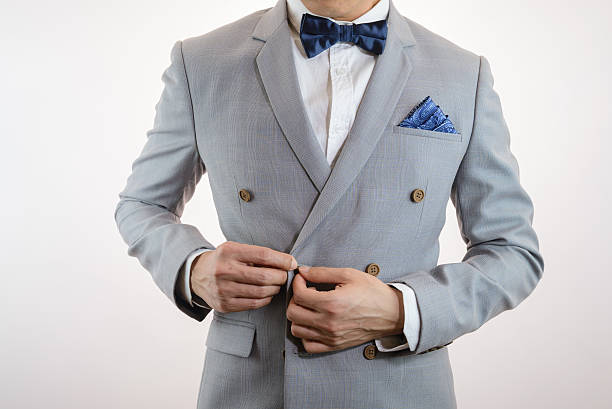 серый костюм клетчатой текстурой, галстук-бабочку, карман площадь - pocket suit close up shirt стоковые фото и изображения