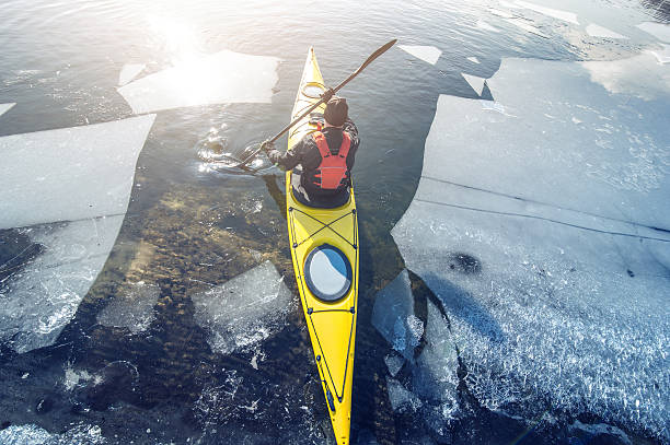 зима каякинг в украине - kayaking kayak river lake стоковые фото и изображения