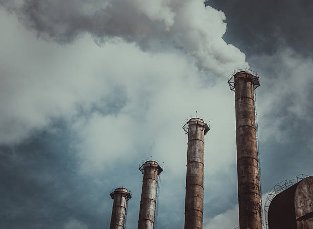 luft emissionen, die den treibhauseffekt - alte fabrik stock-fotos und bilder