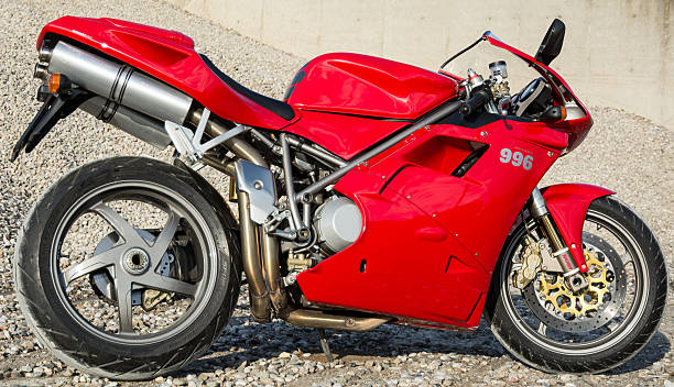 rot ducati 996s motorrad - motorcycle racing motorcycle ducati sports race stock-fotos und bilder