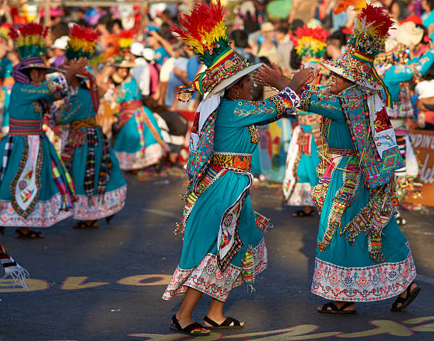 grupo de danza tinku - costume stage costume sunlight carnival fotografías e imágenes de stock