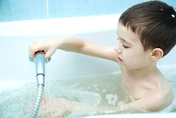 istock Child bathes in a bathroom 511214192