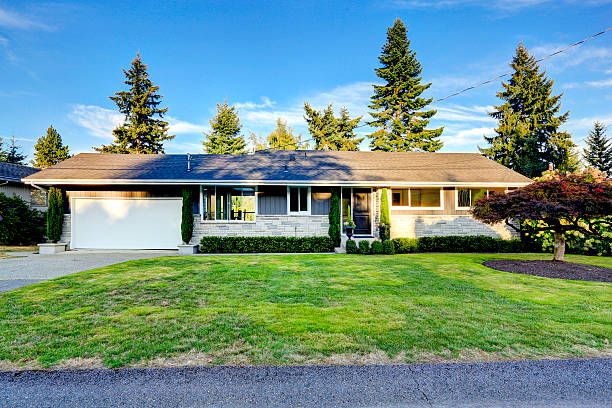 istock House exterior with curb appeal 511215099