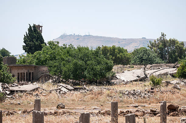 cidade abandonada de quneitra, síria - qunaitira - fotografias e filmes do acervo