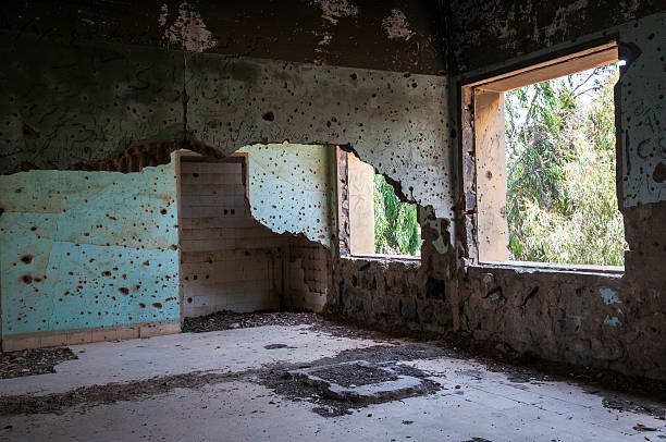 guerra danificado edifício em quneitra, síria - qunaitira - fotografias e filmes do acervo