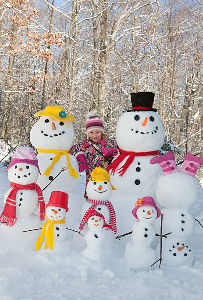 istock Girl with snowmen 511219214