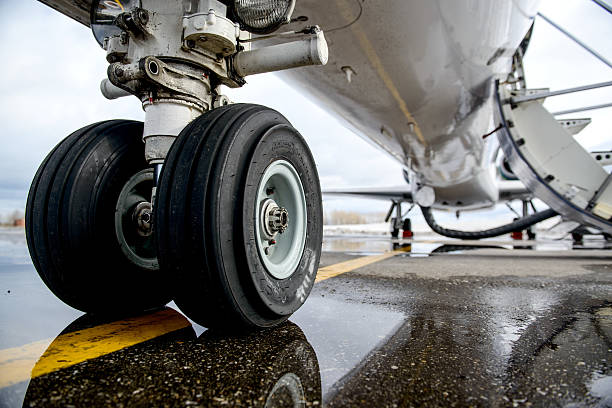 Embraer ERJ 145 aircraft landing gear on the runway Embraer ERJ 145 aircraft landing gear on the runway airplane maintenance stock pictures, royalty-free photos & images