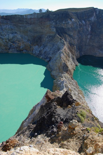 Volcán Kelimutu green lakes, Flores-Indonesia photo